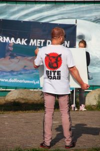 Activist met Bite Back t-shirt